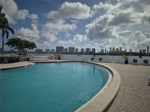 2e-16565 Ne 26th Ave, North Miami Beach, FL, 33160-4035 | Card Image