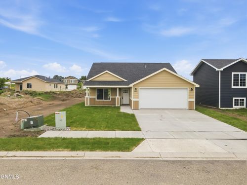 1307 23rd Street E, Williston, ND, 58801 | Card Image