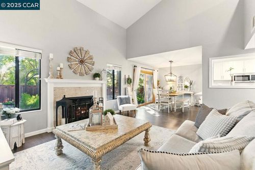 223 Via Pinada Ln, Martinez, CA, 94553-4067 | Card Image