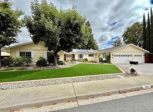 5647 Southbrook Dr, Clayton, CA, 94517-1032 | Card Image
