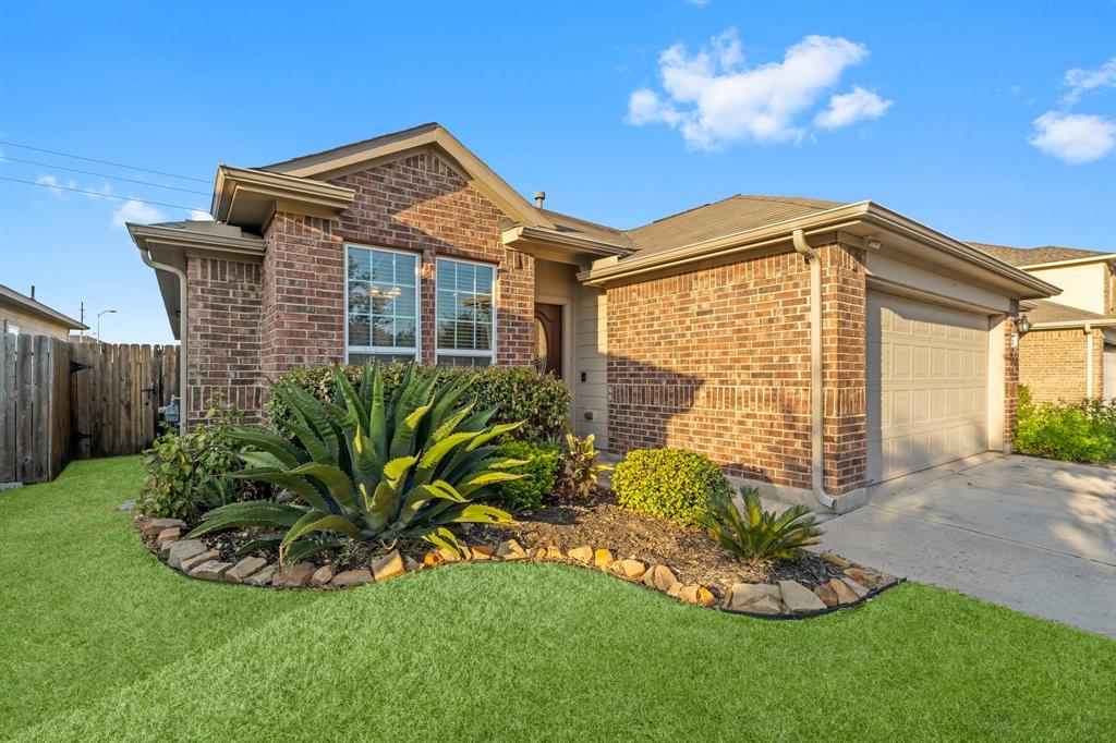 Kingsnorth Dr, Tomball, TX 77375