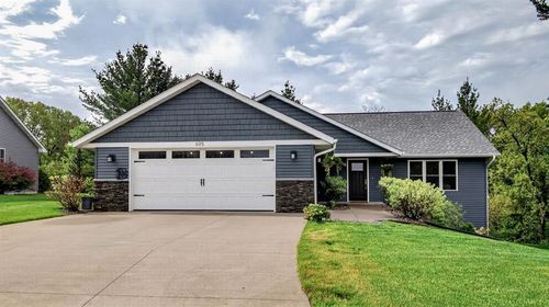 695 Autumn Dr, Altoona, WI, 54720-2247 | Card Image