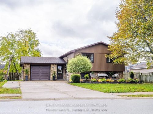 829 Highland St, Port Elgin, ON, N0H2C2 | Card Image