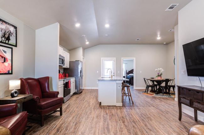 404 E 31 St St, House other with 3 bedrooms, 2 bathrooms and null parking in Wolfforth TX | Image 9