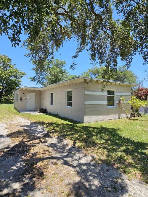 1575 Ne 128th St, North Miami, FL, 33161-5223 | Card Image