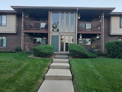 3-801 Brook Dr, Streamwood, IL, 60107-1095 | Card Image