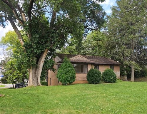 125 Indian Hills Dr, Greeneville, TN, 37745-6316 | Card Image