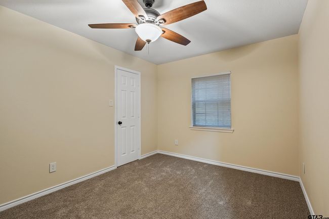 411 Raton Pass, House other with 3 bedrooms, 2 bathrooms and null parking in Holly Lake Ranch TX | Image 17