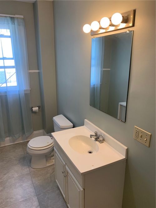 apt-1-501 Spring St, Newport, RI, 02840-6885 | Card Image