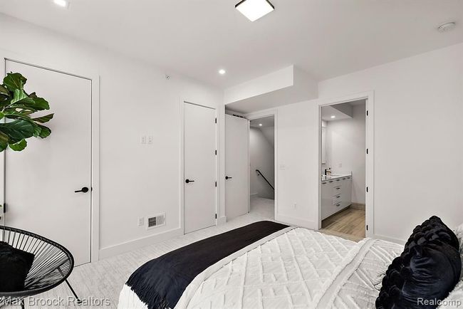 UNIT-18 - 533 E Harrison Ave, Condo with 3 bedrooms, 4 bathrooms and null parking in Royal Oak MI | Image 13