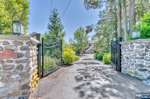 84 Highview Ave, Nanuet, NY, 10954-3367 | Card Image