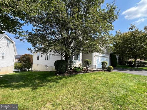 13 Atrium Dr, Bordentown Township, NJ, 08620-9641 | Card Image