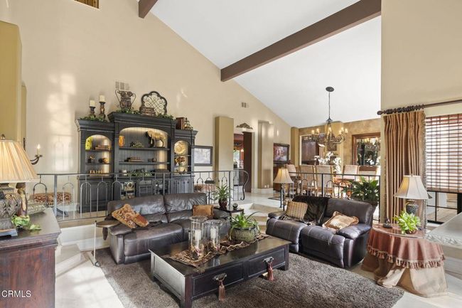 15-web-or-mls-UpmarketMedia-317ElTua-255 | Image 13