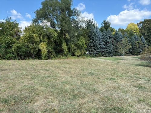 18018 Ridgeview Dr, Northville, MI, 48168-8568 | Card Image