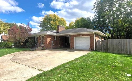 919 Gore Rd, Erie, PA, 16509-2552 | Card Image