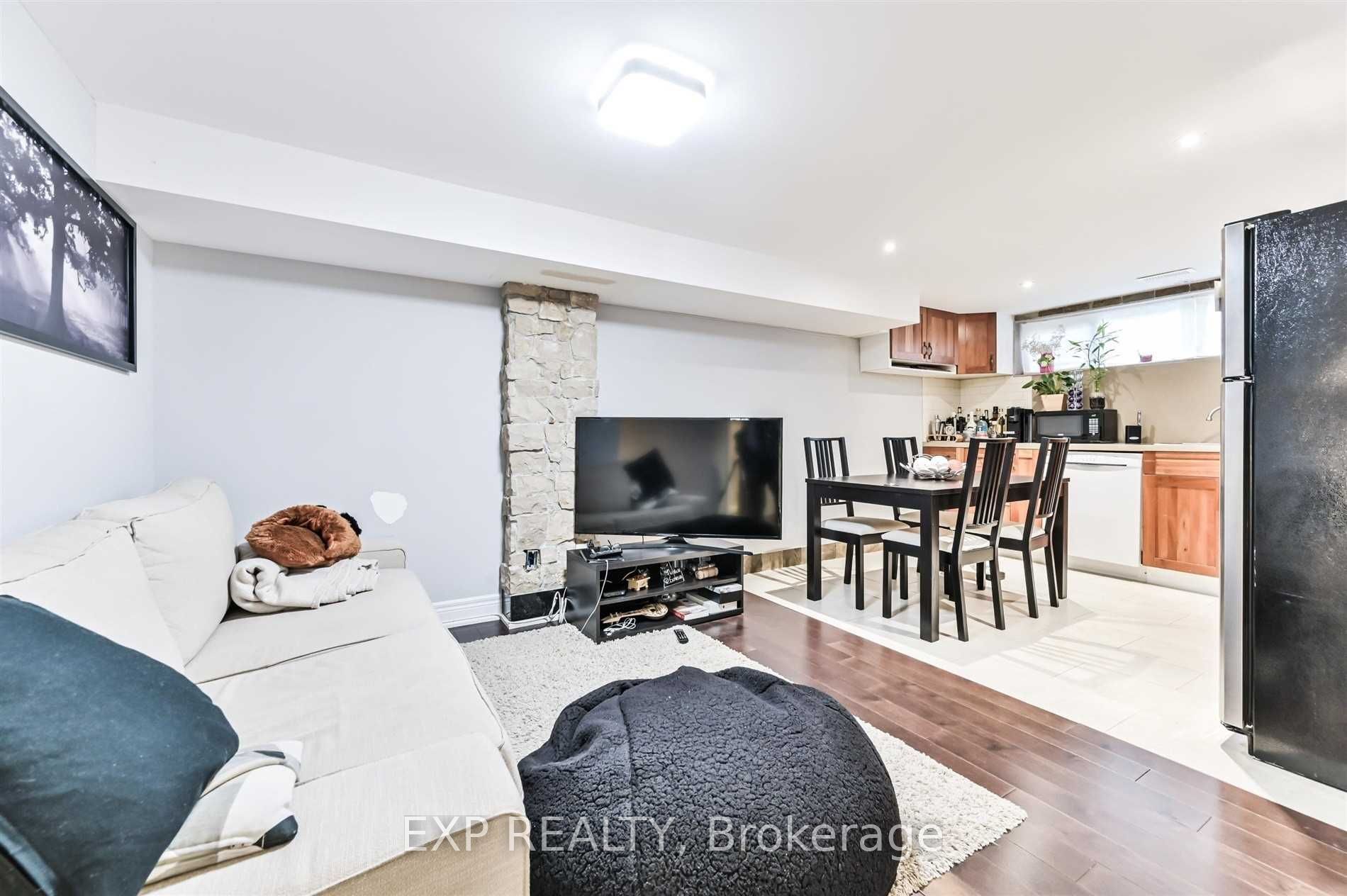 Residential in Toronto W04 4