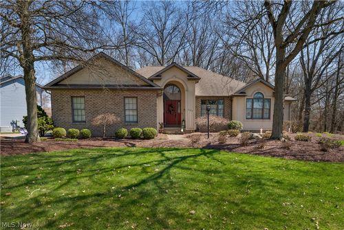 101 Pin Oak Pl, Campbell, OH, 44405-1676 | Card Image