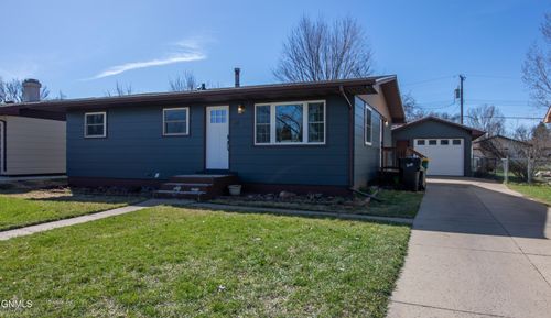611 Garden Dr, Bismarck, ND, 58504-5360 | Card Image