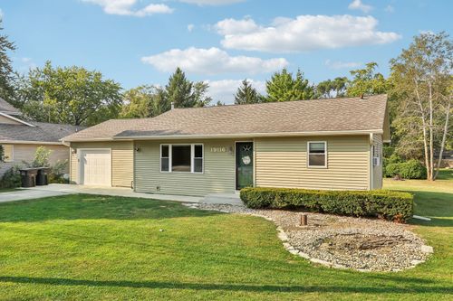 19116 101st St, Bristol, WI, 53104-9636 | Card Image