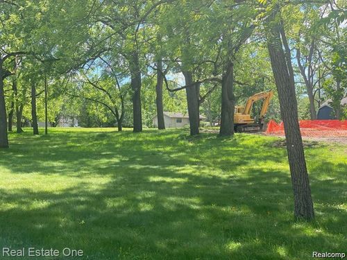 5716 Evergreen Ave, Orchard Lake, MI, 48324-2920 | Card Image