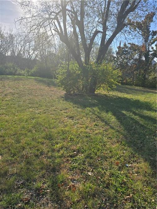 409 E 85th St, Kansas City, MO, 64131-2868 | Card Image