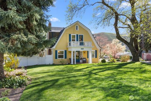 529 Lower Sunnyslope Rd, Wenatchee, WA, 98801-9618 | Card Image