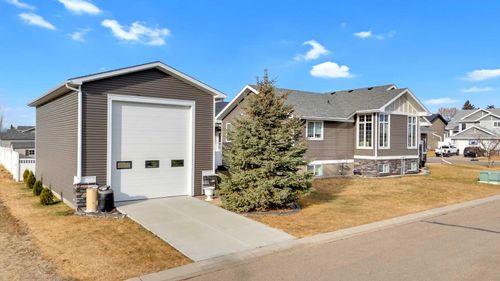 3901 49 Ave, Ponoka, AB, T4J0B6 | Card Image