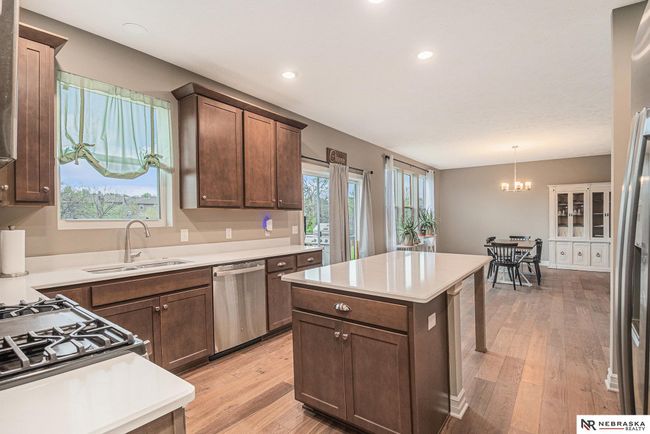 18514 Olive Cir, House other with 4 bedrooms, 4 bathrooms and 3 parking in Omaha NE | Image 12