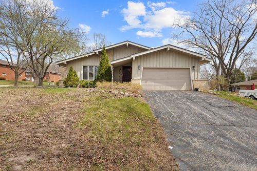 N42W5598 Wilshire Drive Drive, Cedarburg, WI, 53012 | Card Image