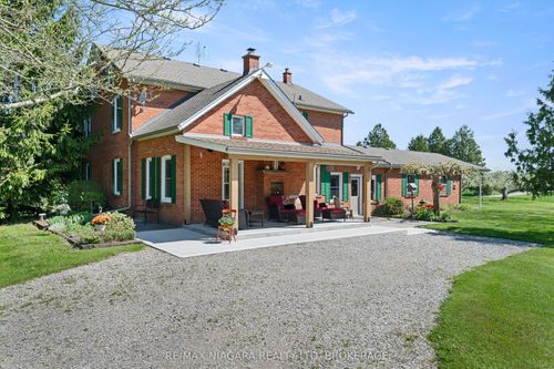 2461 Effingham St, Ridgeville, ON, L0S1M0 | Card Image