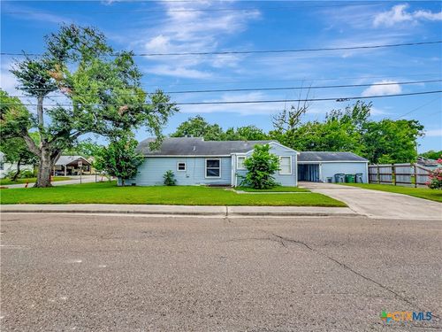 1805 E North St, Victoria, TX, 77901-8553 | Card Image