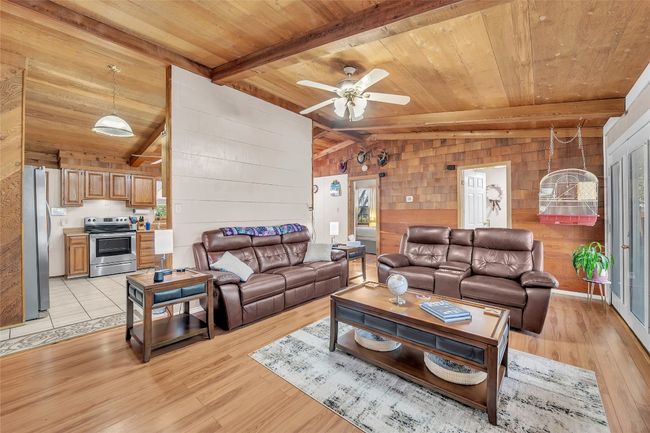 320 Pope Bnd S, House other with 3 bedrooms, 2 bathrooms and 6 parking in Cedar Creek TX | Image 12