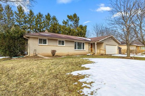 15540 W Glendale Drive, New Berlin, WI, 53151 | Card Image