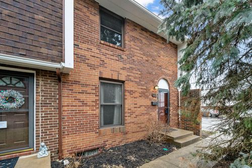 1904 Willoway Cir S, Columbus, OH, 43220-7526 | Card Image