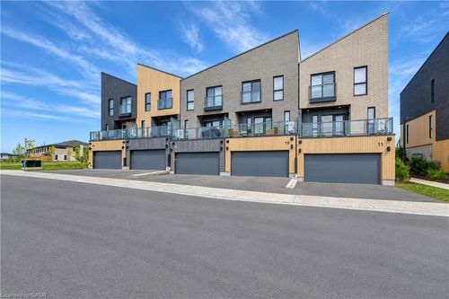15 Benninger Drive, Kitchener, ON, N2E0J4 | Card Image