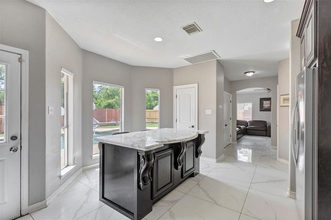 1003 Highland Woods Dr, House other with 4 bedrooms, 3 bathrooms and 2 parking in Highlands TX | Image 16