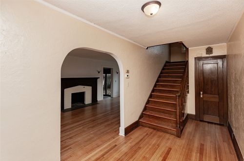 5810 Ingersoll Ave, Des Moines, IA, 50312-1314 | Card Image