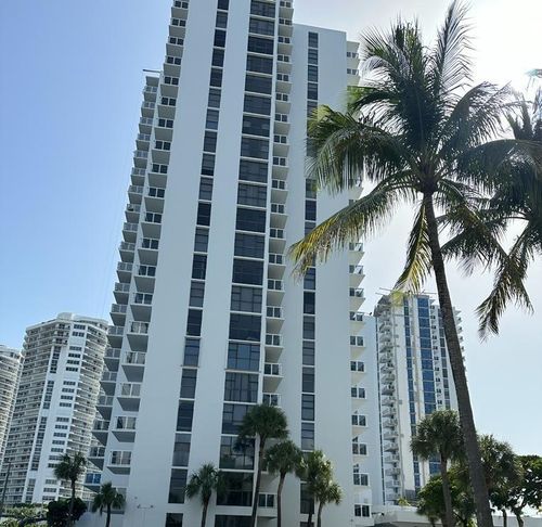 apt-637-20505 E Country Club Dr, Aventura, FL, 33180-3038 | Card Image