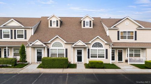 205 Willow Ln, Valley Stream, NY, 11580-7015 | Card Image