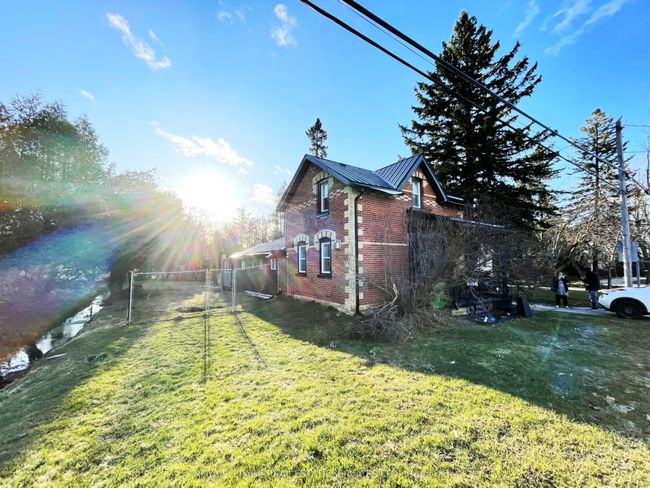 2834 County Rd 124, House other with 3 bedrooms, 2 bathrooms and 5 parking in Duntroon ON | Image 8
