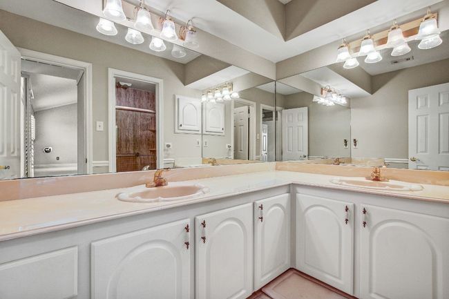 Upstairs full bath | Image 28