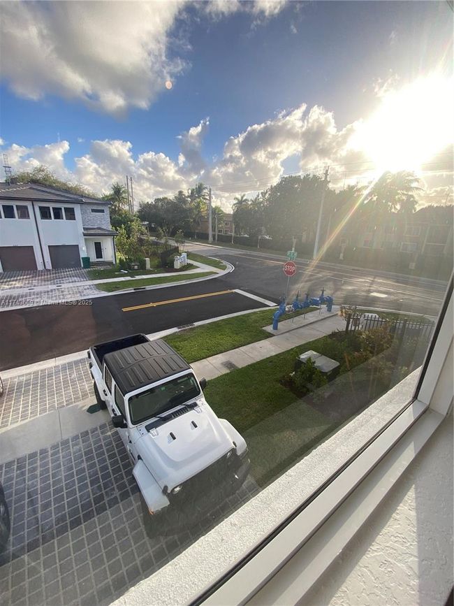 5195 Sw 37 Th St, Townhouse with 3 bedrooms, 3 bathrooms and null parking in West Park FL | Image 28