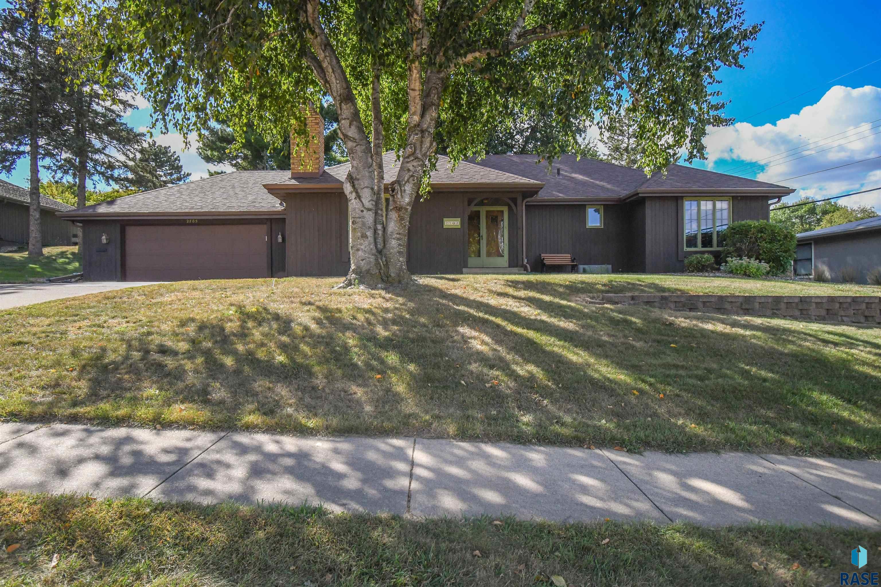 9th Ave, Sioux Falls, SD 57105