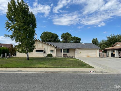 917 Cherry Hills Dr, Bakersfield, CA, 93309 | Card Image