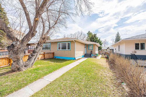 4227 Richmond Road Sw, Home with 3 bedrooms, 2 bathrooms and 2 parking in Calgary AB | Card Image