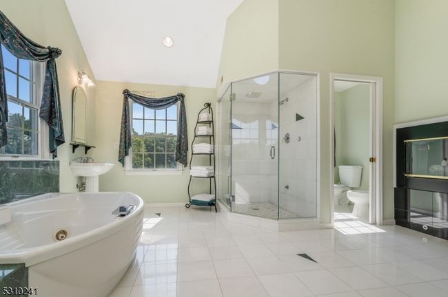 4 Hook Mountain Dr, House other with 5 bedrooms, 4 bathrooms and null parking in Annandale NJ | Image 27
