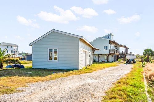 127 S 12th St, Port Aransas, TX, 78373-5327 | Card Image