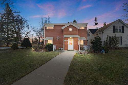 13601 W Prospect Dr, New Berlin, WI, 53151-1754 | Card Image