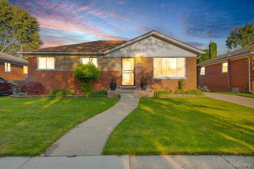 24880 Warrington Ave, Eastpointe, MI, 48021-1322 | Card Image