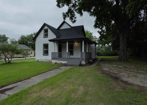 1424 E 1st Ave, Winfield, KS, 67156-1808 | Card Image